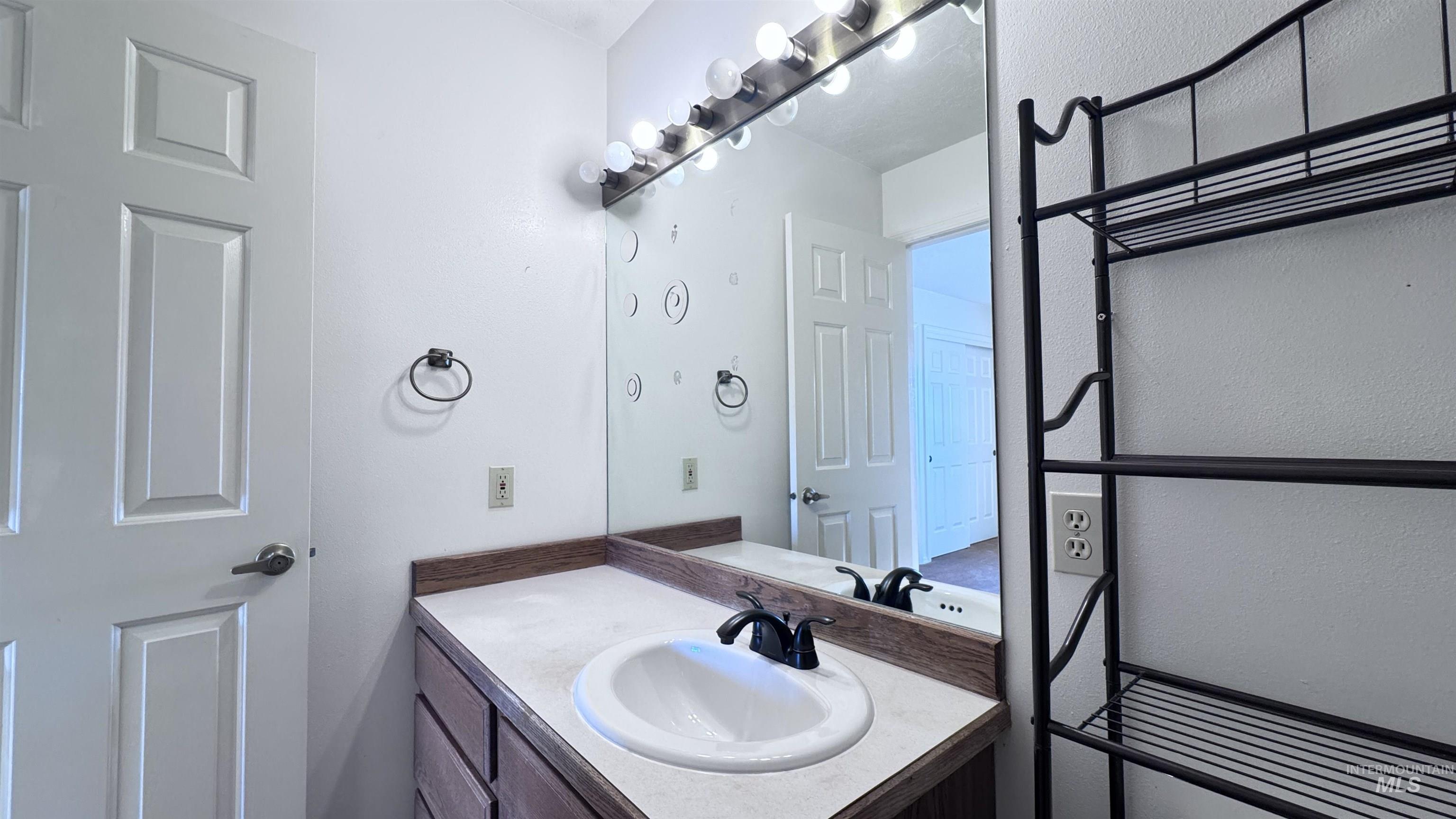 2780 Hiawatha Way, Twin Falls, Idaho 83301, 3 Bedrooms, 2 Bathrooms, Residential For Sale, Price $325,000, 98971273