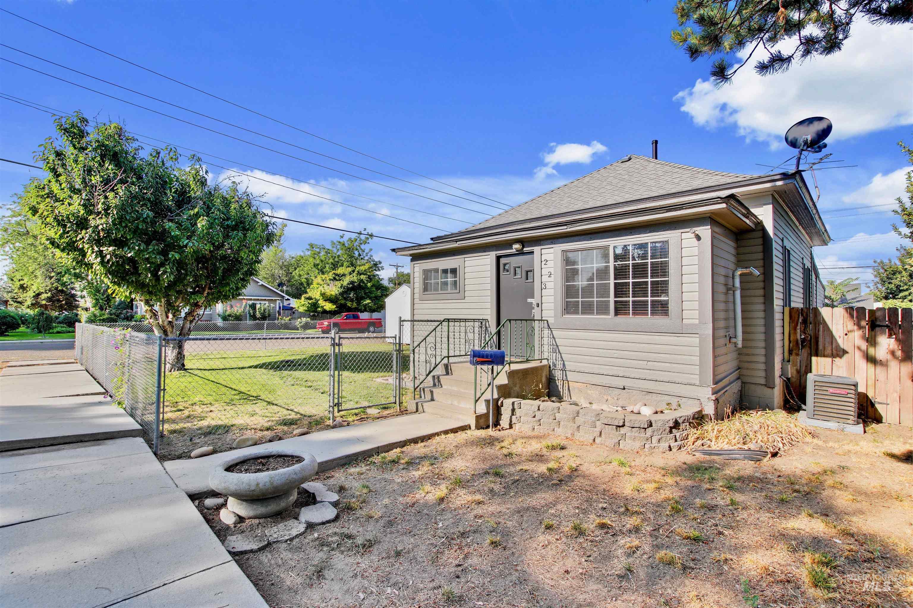 223 S Elder St, Nampa, Idaho 83686, 2 Bedrooms, 1 Bathroom, Residential For Sale, Price $284,400,MLS 98971274