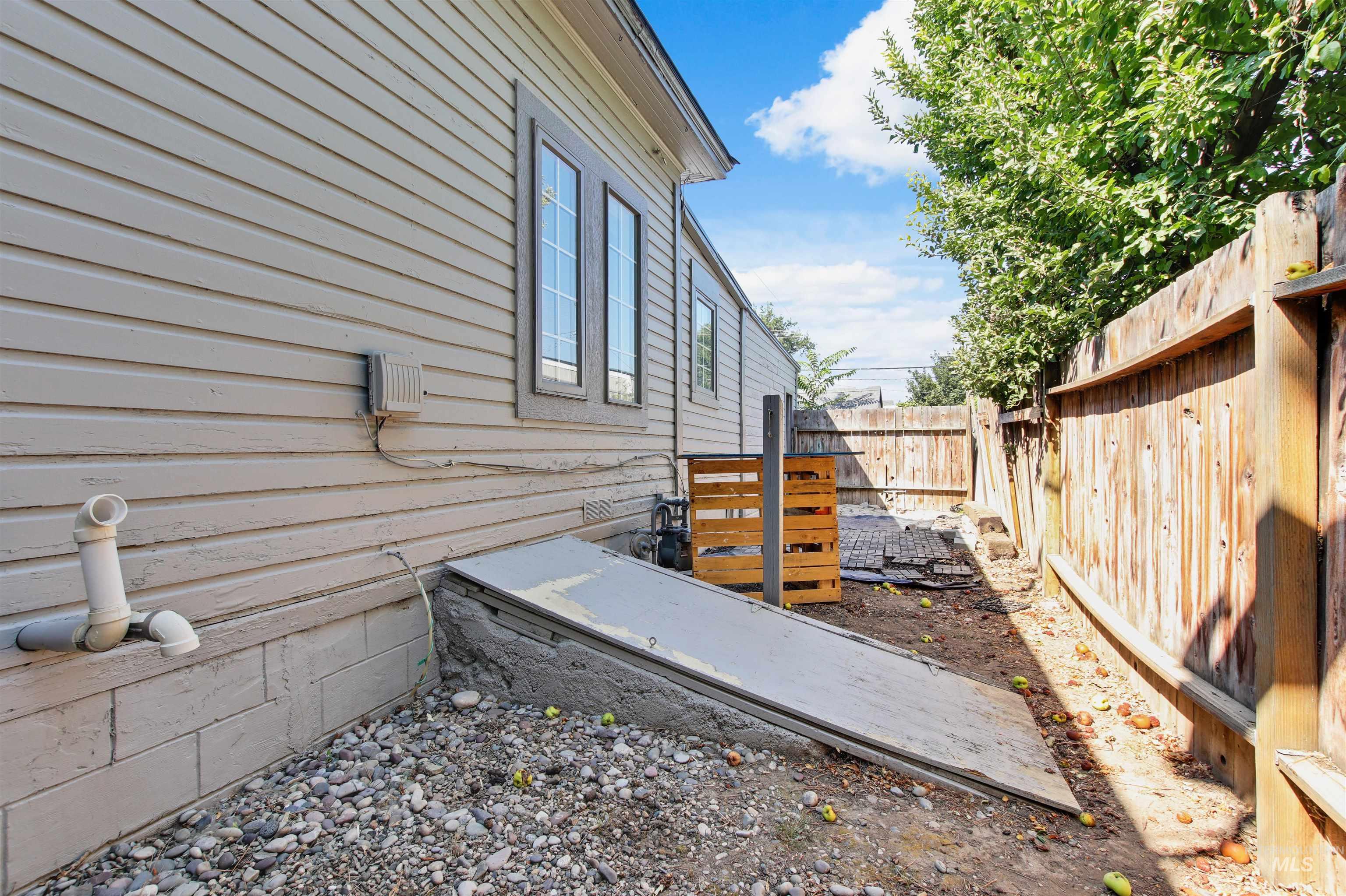 223 S Elder St, Nampa, Idaho 83686, 2 Bedrooms, 1 Bathroom, Residential For Sale, Price $284,400,MLS 98971274