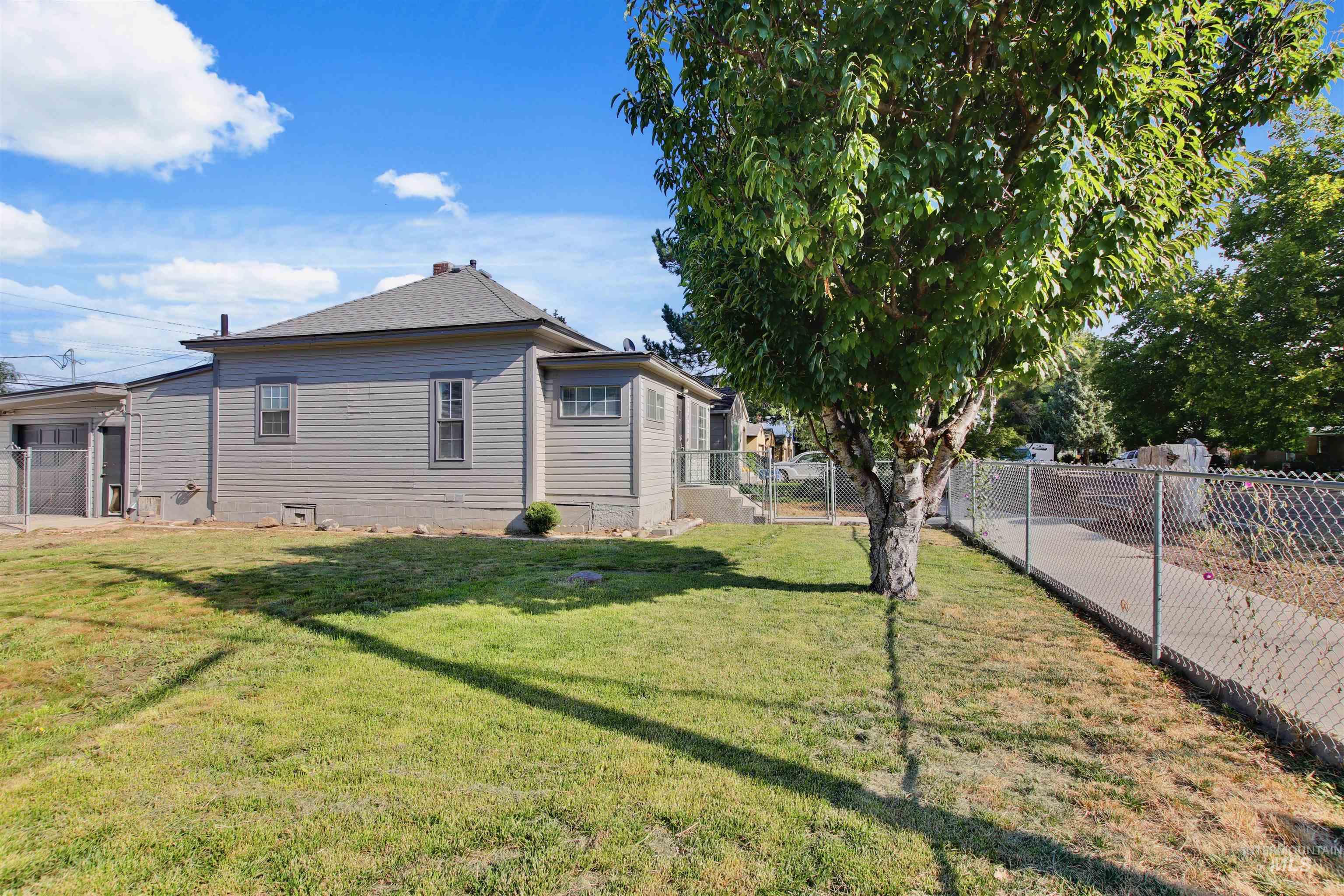 223 S Elder St, Nampa, Idaho 83686, 2 Bedrooms, 1 Bathroom, Residential For Sale, Price $284,400,MLS 98971274