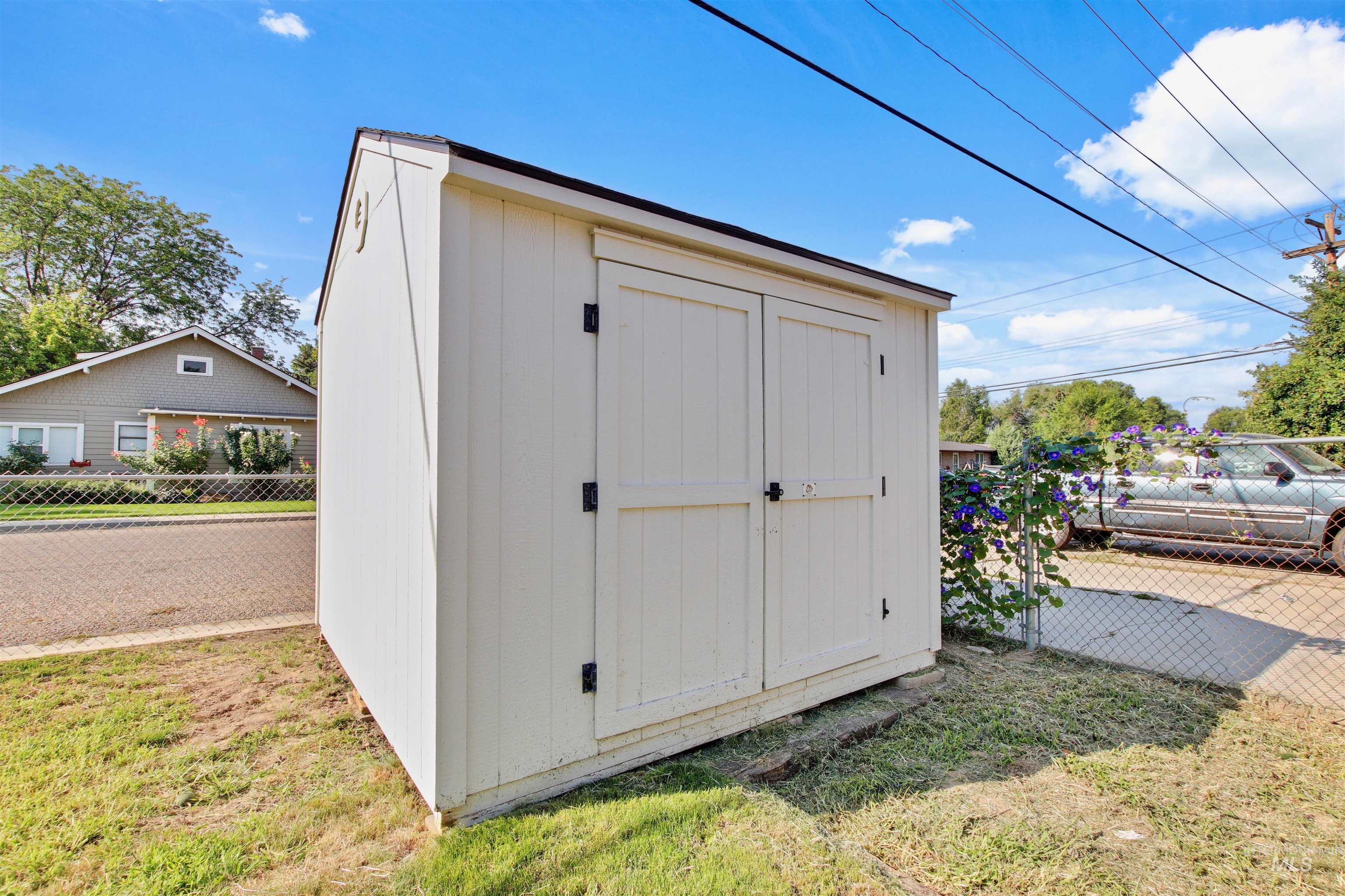 223 S Elder St, Nampa, Idaho 83686, 2 Bedrooms, 1 Bathroom, Residential For Sale, Price $284,400,MLS 98971274