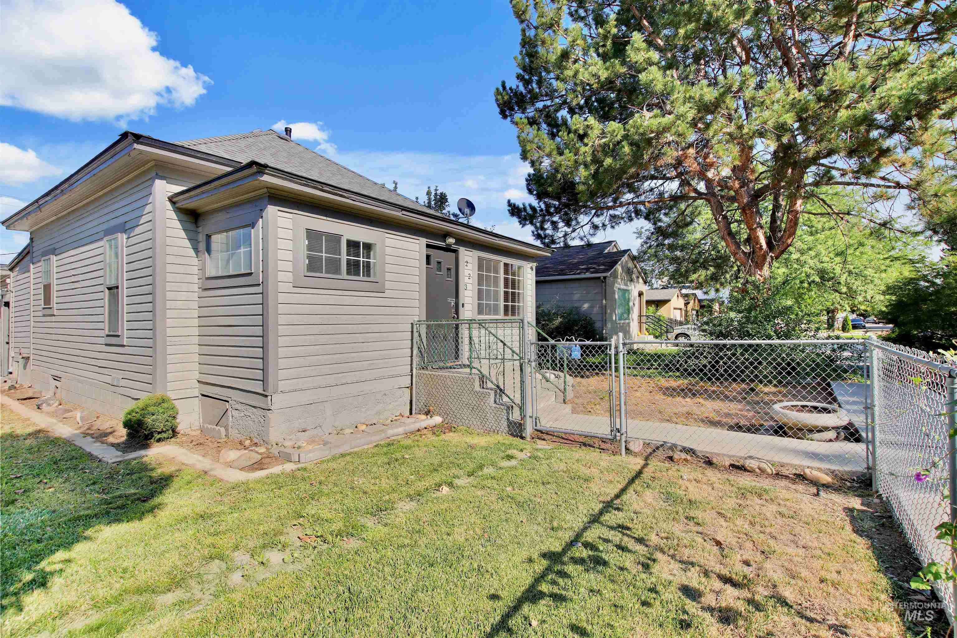 223 S Elder St, Nampa, Idaho 83686, 2 Bedrooms, 1 Bathroom, Residential For Sale, Price $284,400,MLS 98971274