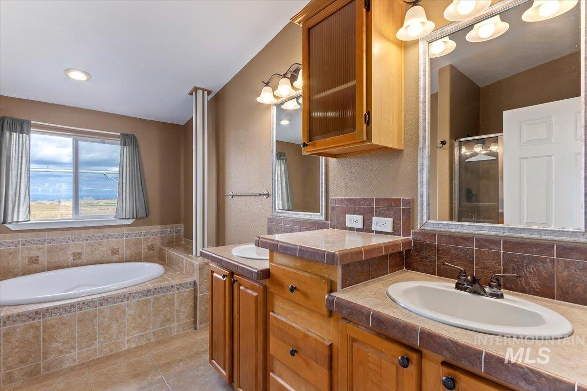 1350 E 3900 N, Buhl, Idaho 83316, 4 Bedrooms, 3 Bathrooms, Residential For Sale, Price $474,999, 98971276