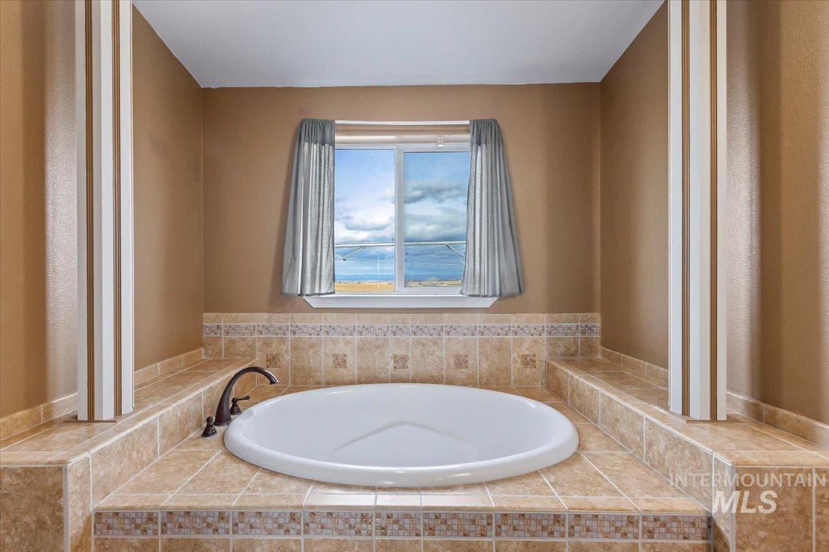 1350 E 3900 N, Buhl, Idaho 83316, 4 Bedrooms, 3 Bathrooms, Residential For Sale, Price $474,999, 98971276