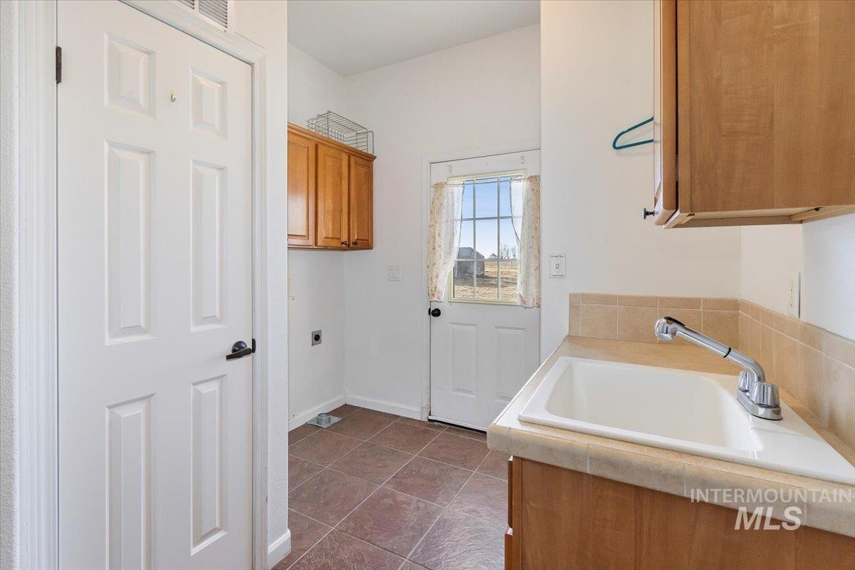 1350 E 3900 N, Buhl, Idaho 83316, 4 Bedrooms, 3 Bathrooms, Residential For Sale, Price $474,999, 98971276