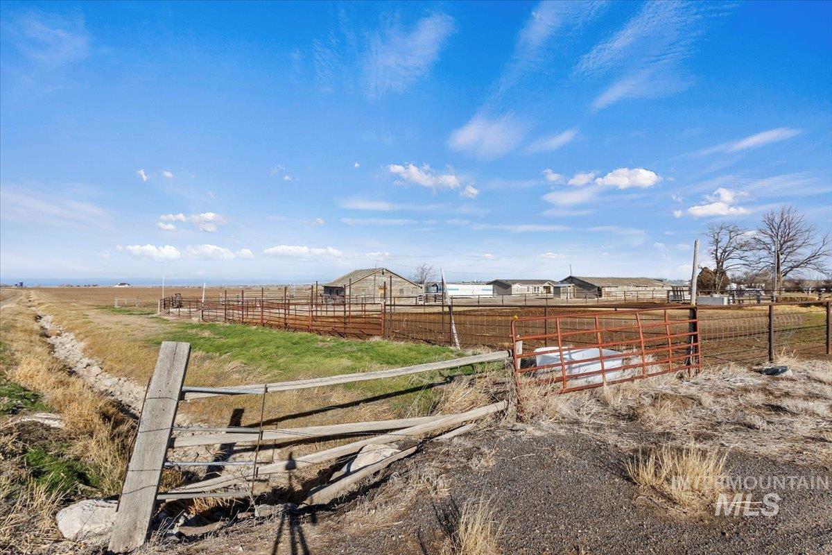 1350 E 3900 N, Buhl, Idaho 83316, 4 Bedrooms, 3 Bathrooms, Residential For Sale, Price $474,999, 98971276