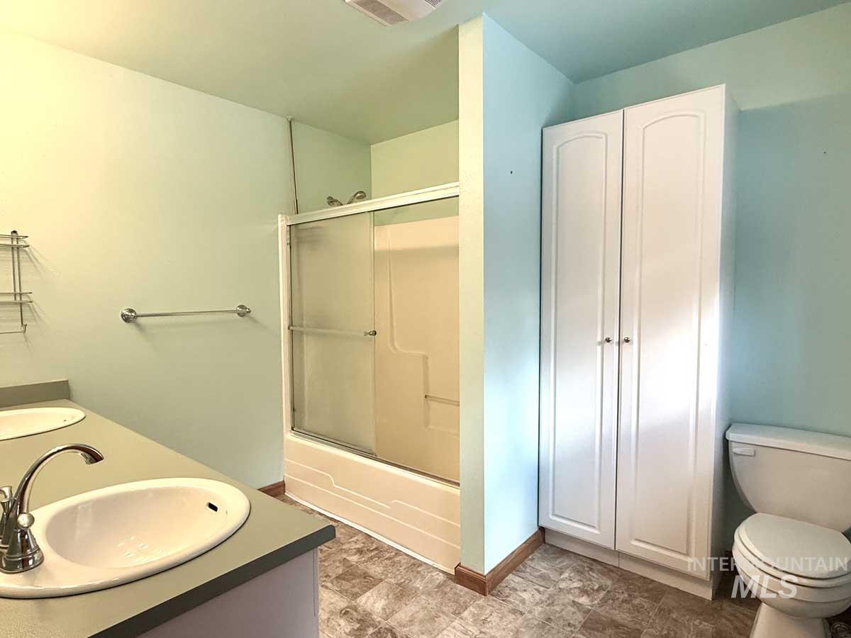 1222 Crown Point Parkway, Cascade, Idaho 83611-9999, 3 Bedrooms, 3 Bathrooms, Residential For Sale, Price $771,000,MLS 98971278