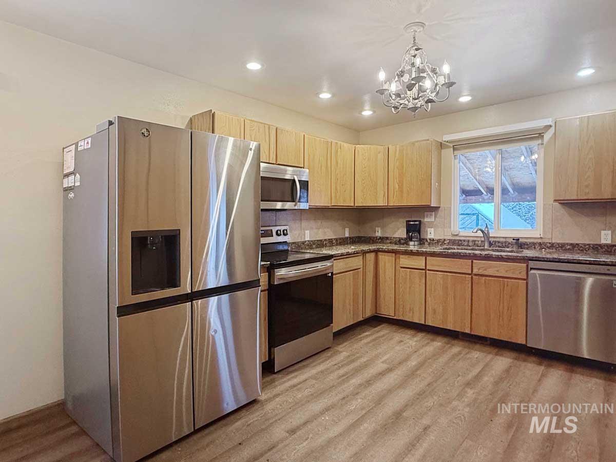 1222 Crown Point Parkway, Cascade, Idaho 83611-9999, 3 Bedrooms, 3 Bathrooms, Residential For Sale, Price $771,000,MLS 98971278