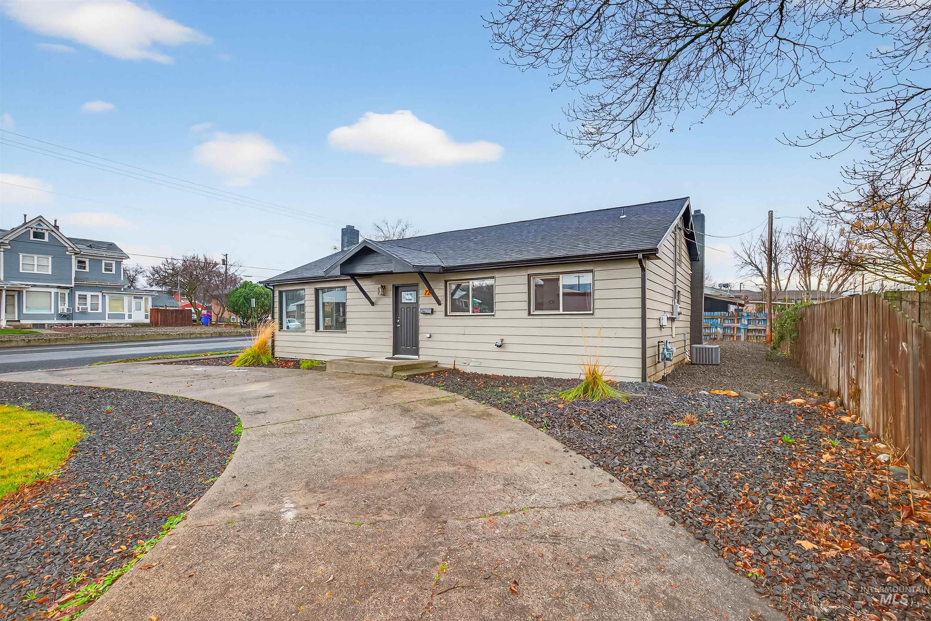 724 13th Ave, Lewiston, Idaho 83501, 3 Bedrooms, 2 Bathrooms, Residential For Sale, Price $375,000,MLS 98971286