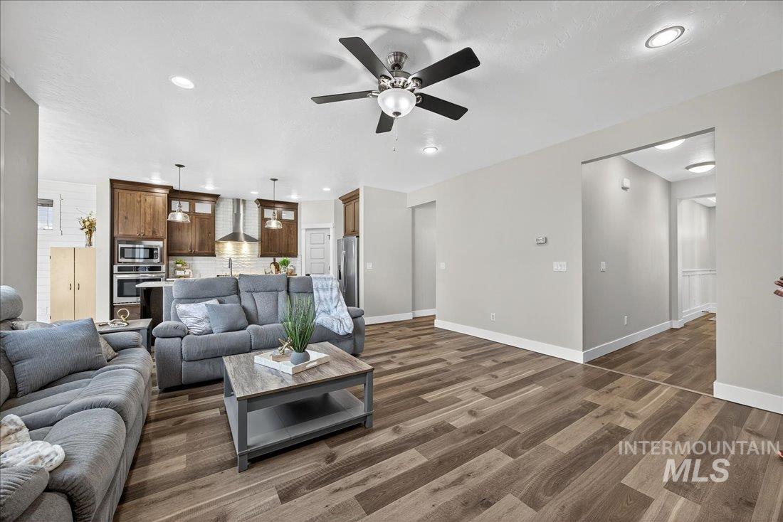 2120 N Woodcreek St, Boise, Idaho 83704, 3 Bedrooms, 2.5 Bathrooms, Residential For Sale, Price $514,900,MLS 98971293