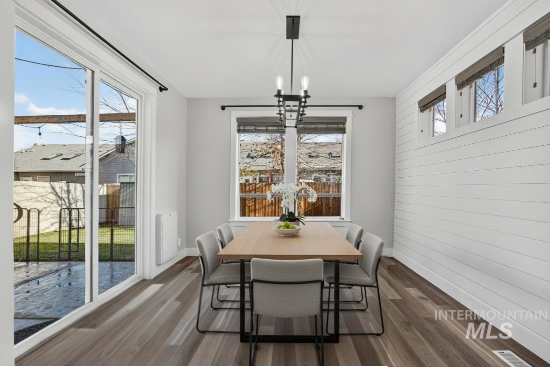 2120 N Woodcreek St, Boise, Idaho 83704, 3 Bedrooms, 2.5 Bathrooms, Residential For Sale, Price $514,900,MLS 98971293