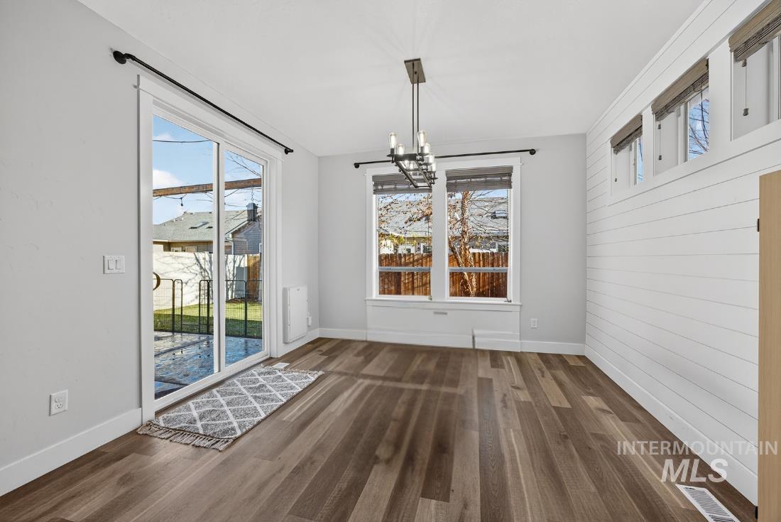 2120 N Woodcreek St, Boise, Idaho 83704, 3 Bedrooms, 2.5 Bathrooms, Residential For Sale, Price $514,900,MLS 98971293