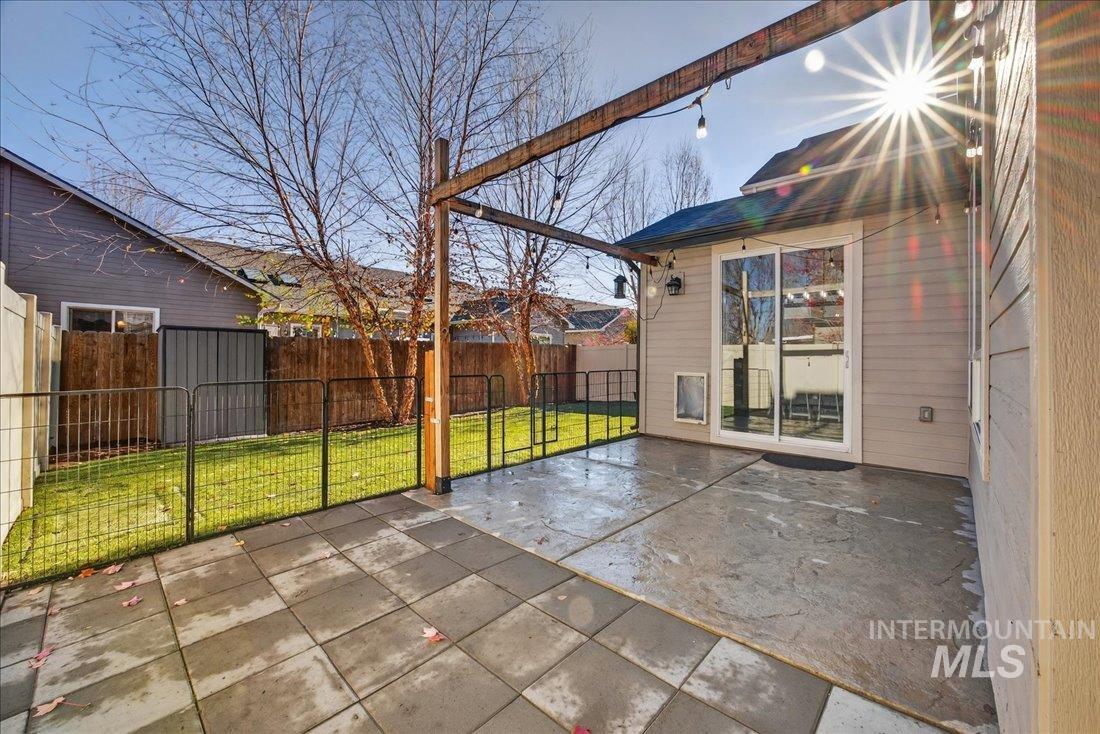 2120 N Woodcreek St, Boise, Idaho 83704, 3 Bedrooms, 2.5 Bathrooms, Residential For Sale, Price $514,900,MLS 98971293