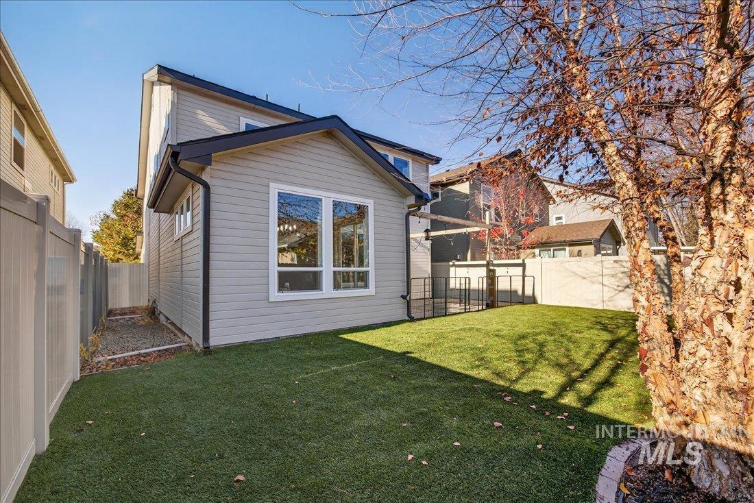 2120 N Woodcreek St, Boise, Idaho 83704, 3 Bedrooms, 2.5 Bathrooms, Residential For Sale, Price $514,900,MLS 98971293