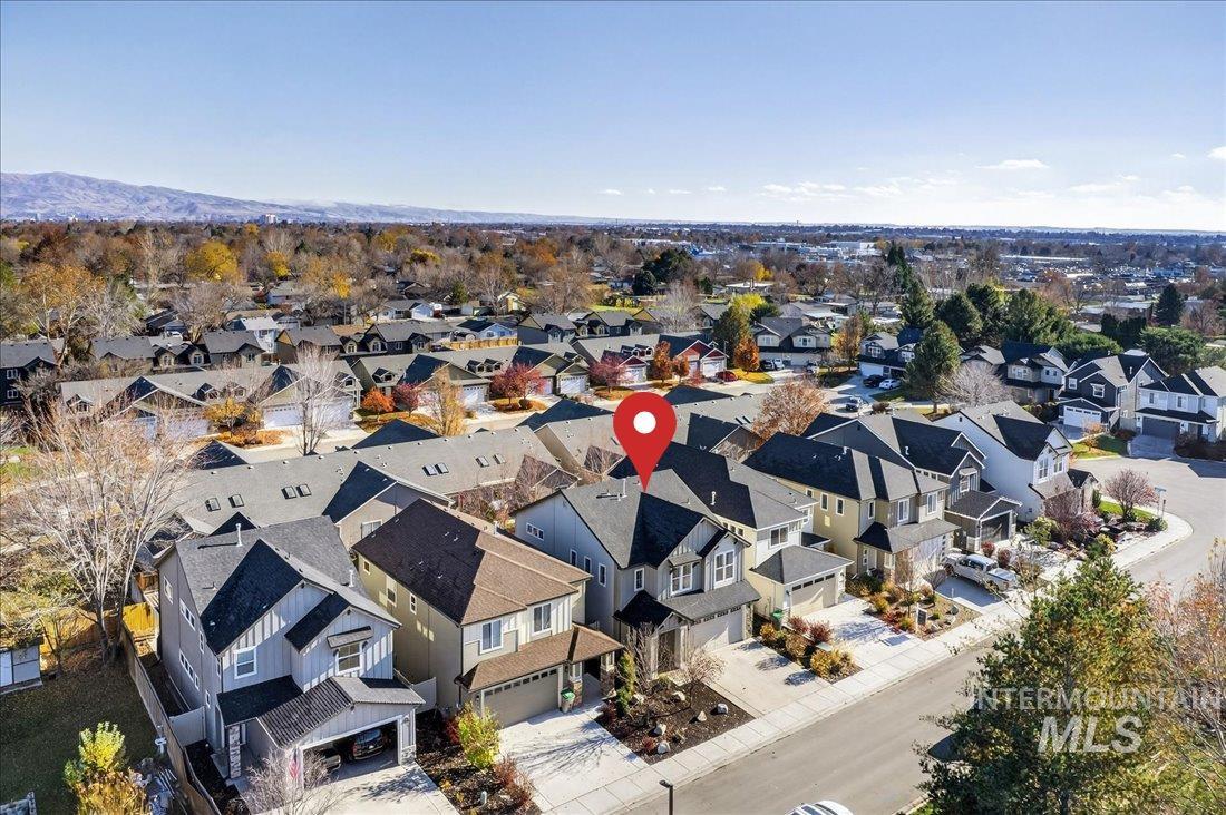 2120 N Woodcreek St, Boise, Idaho 83704, 3 Bedrooms, 2.5 Bathrooms, Residential For Sale, Price $514,900,MLS 98971293