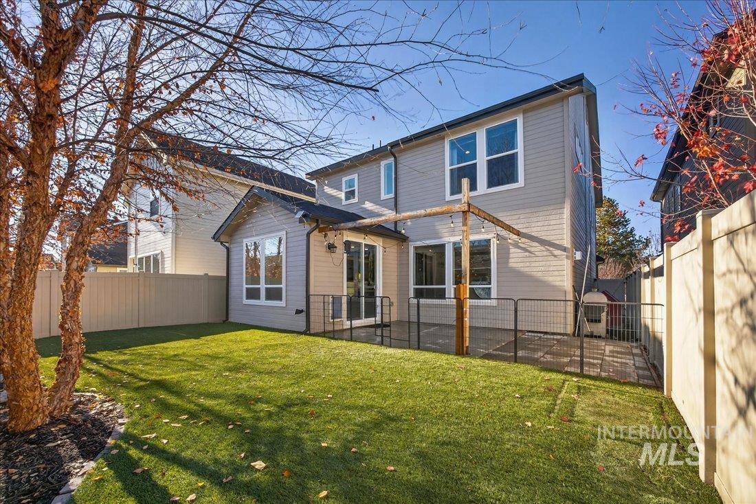 2120 N Woodcreek St, Boise, Idaho 83704, 3 Bedrooms, 2.5 Bathrooms, Residential For Sale, Price $514,900,MLS 98971293