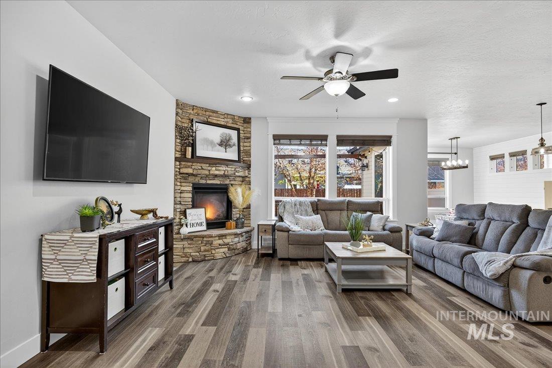 2120 N Woodcreek St, Boise, Idaho 83704, 3 Bedrooms, 2.5 Bathrooms, Residential For Sale, Price $514,900,MLS 98971293