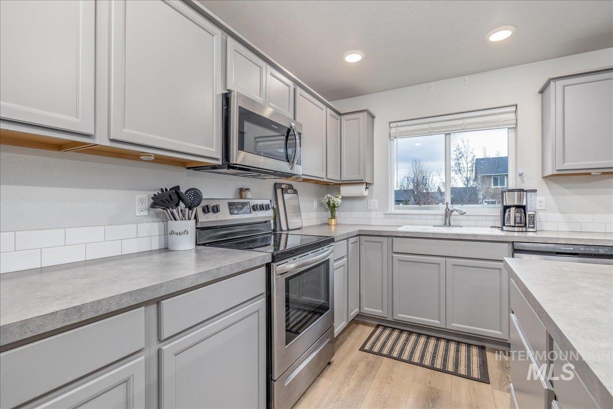 1217 N Bowknot Lake Ave, Star, Idaho 83669, 4 Bedrooms, 2.5 Bathrooms, Residential For Sale, Price $575,000,MLS 98971294