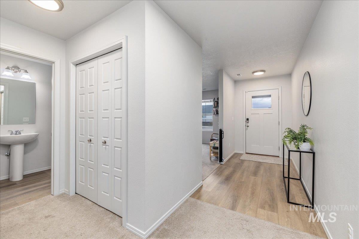 1217 N Bowknot Lake Ave, Star, Idaho 83669, 4 Bedrooms, 2.5 Bathrooms, Residential For Sale, Price $575,000,MLS 98971294