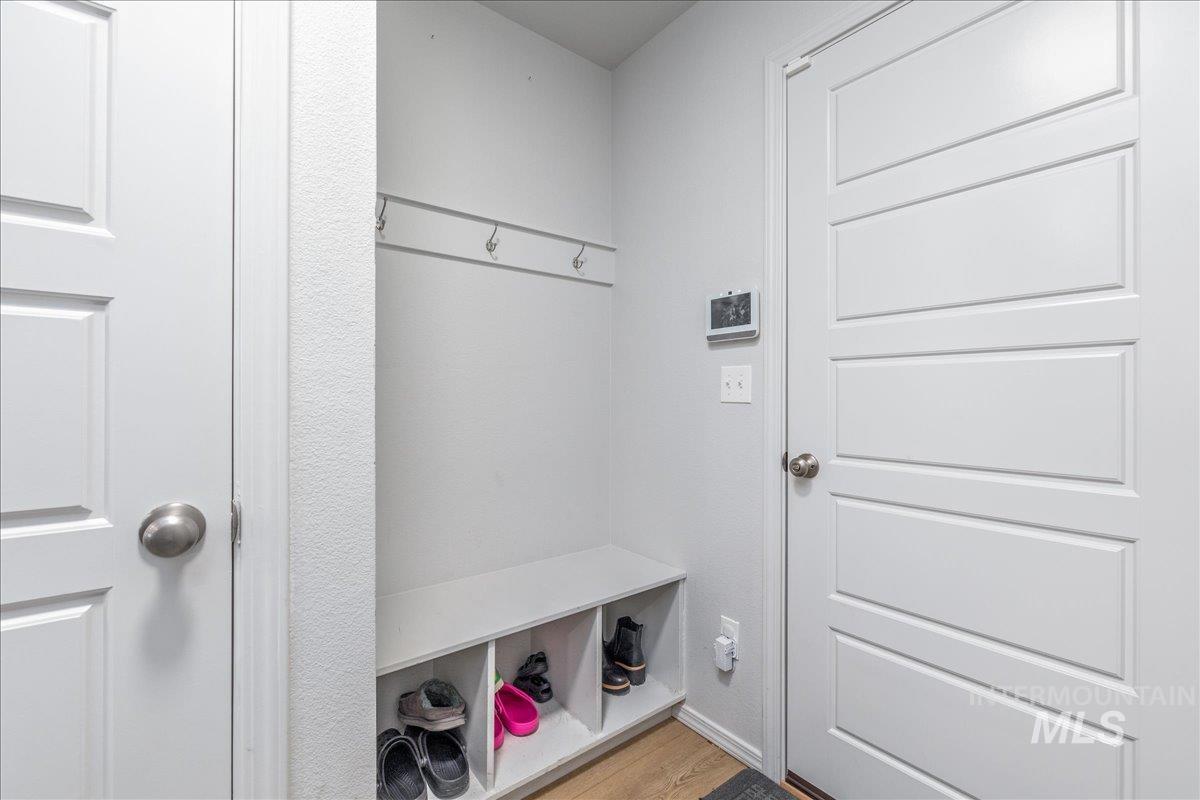 1217 N Bowknot Lake Ave, Star, Idaho 83669, 4 Bedrooms, 2.5 Bathrooms, Residential For Sale, Price $575,000,MLS 98971294