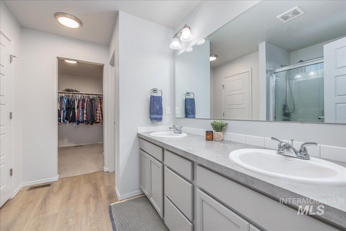 1217 N Bowknot Lake Ave, Star, Idaho 83669, 4 Bedrooms, 2.5 Bathrooms, Residential For Sale, Price $575,000,MLS 98971294