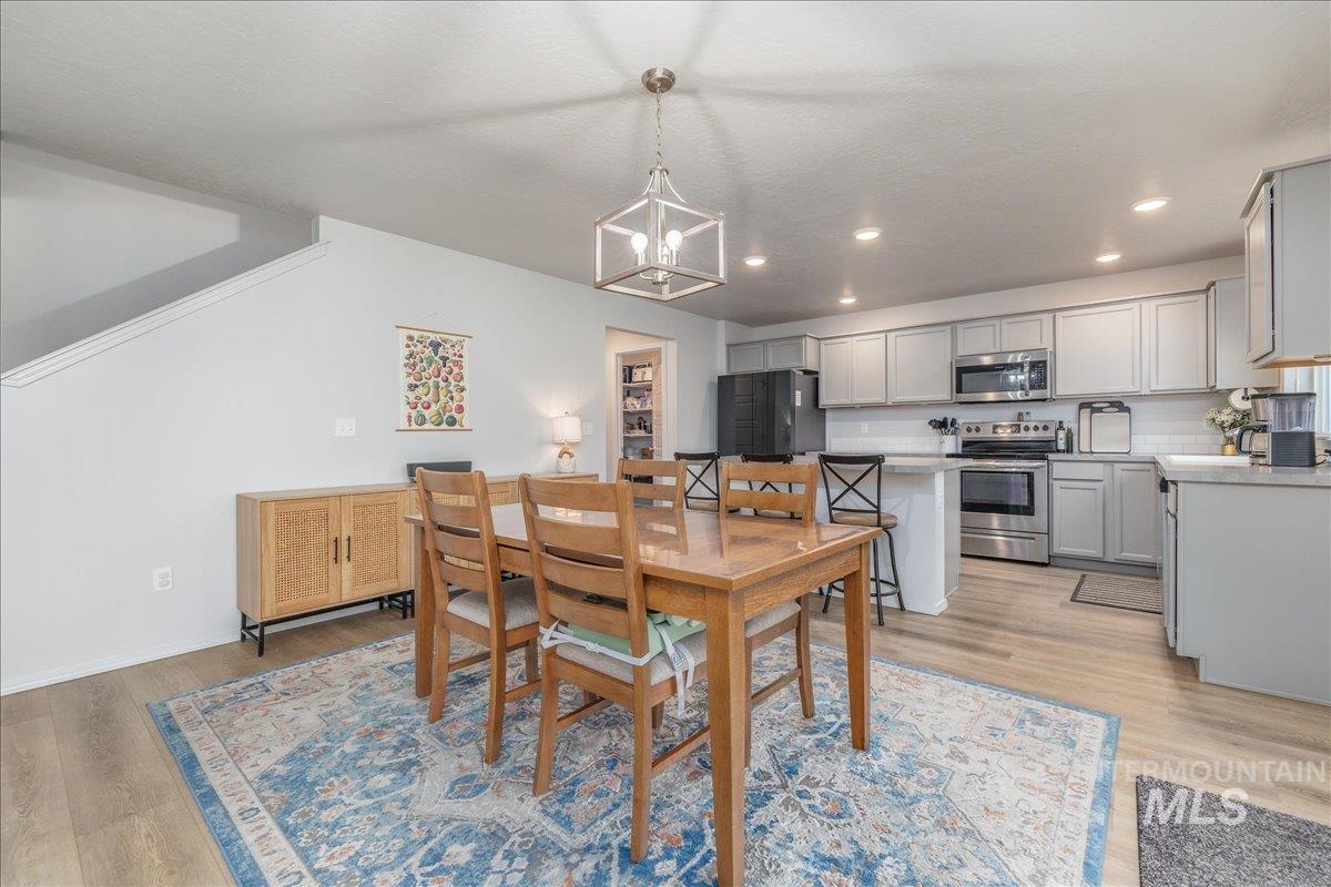 1217 N Bowknot Lake Ave, Star, Idaho 83669, 4 Bedrooms, 2.5 Bathrooms, Residential For Sale, Price $549,900, 98971294