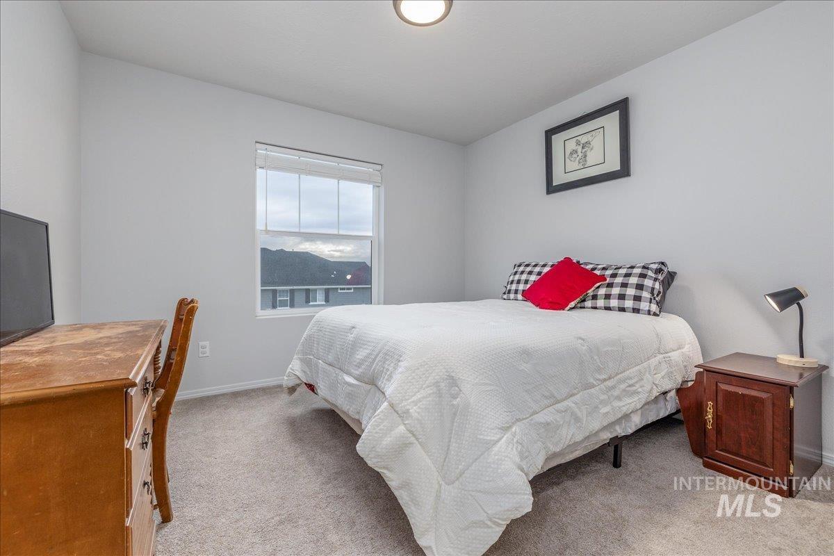 1217 N Bowknot Lake Ave, Star, Idaho 83669, 4 Bedrooms, 2.5 Bathrooms, Residential For Sale, Price $575,000,MLS 98971294