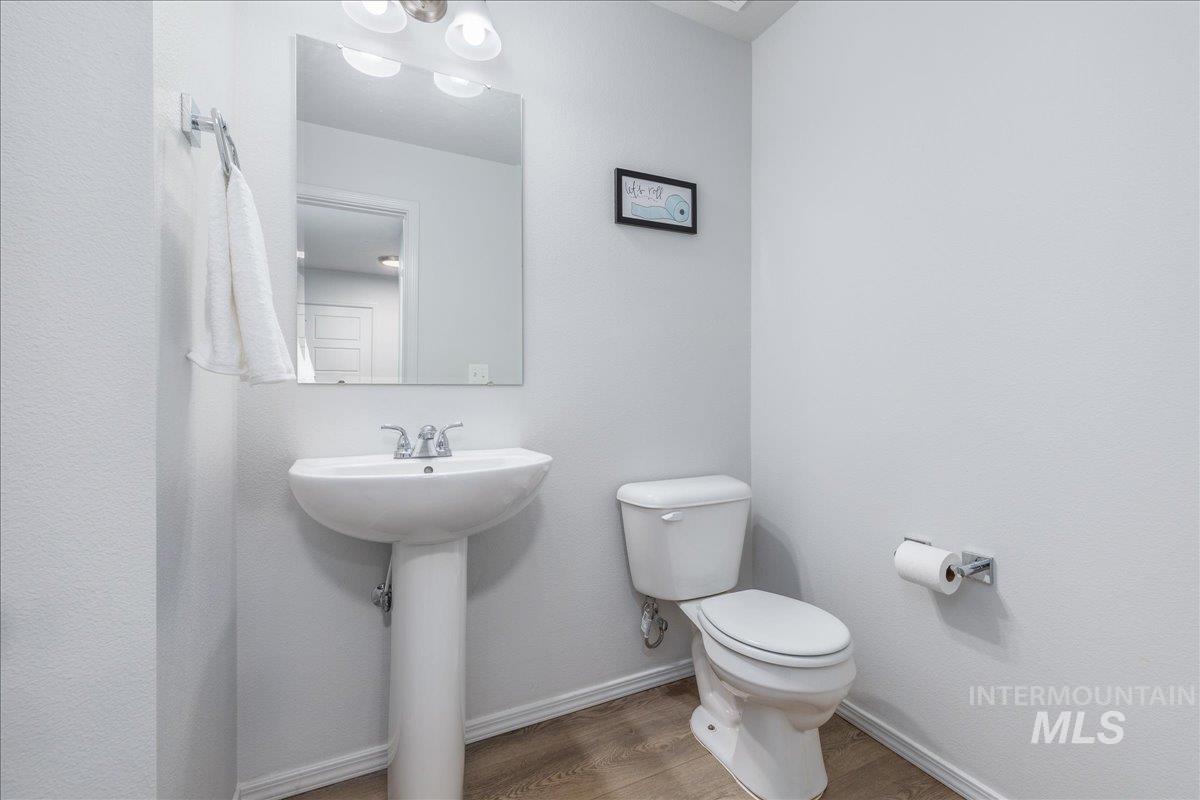 1217 N Bowknot Lake Ave, Star, Idaho 83669, 4 Bedrooms, 2.5 Bathrooms, Residential For Sale, Price $575,000,MLS 98971294