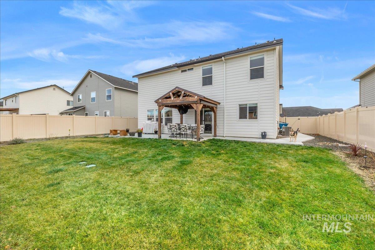 1217 N Bowknot Lake Ave, Star, Idaho 83669, 4 Bedrooms, 2.5 Bathrooms, Residential For Sale, Price $575,000,MLS 98971294