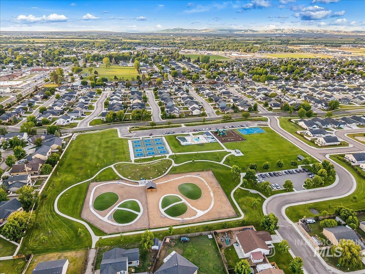 1217 N Bowknot Lake Ave, Star, Idaho 83669, 4 Bedrooms, 2.5 Bathrooms, Residential For Sale, Price $529,900, 98971294