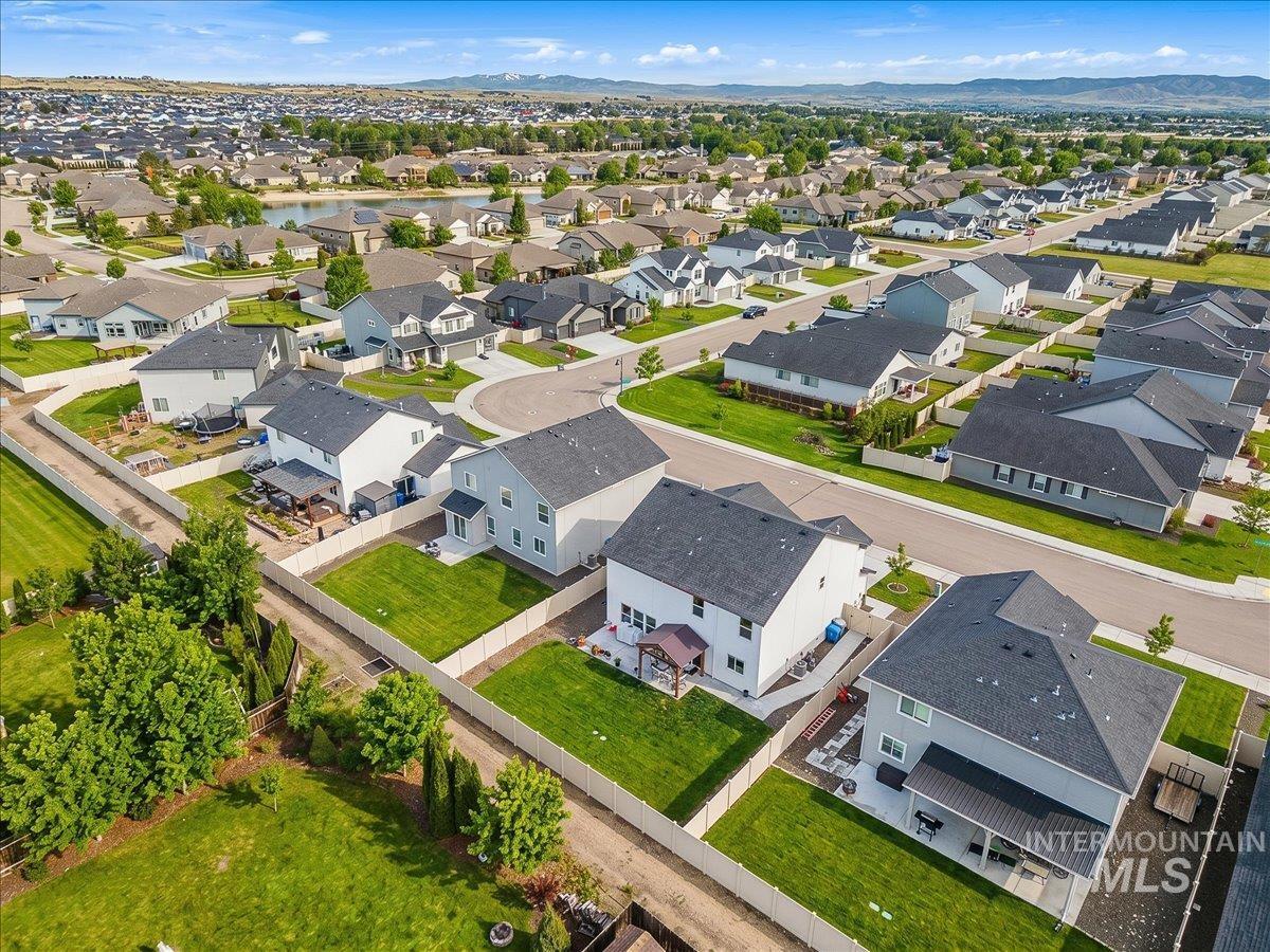 1217 N Bowknot Lake Ave, Star, Idaho 83669, 4 Bedrooms, 2.5 Bathrooms, Residential For Sale, Price $529,900, 98971294