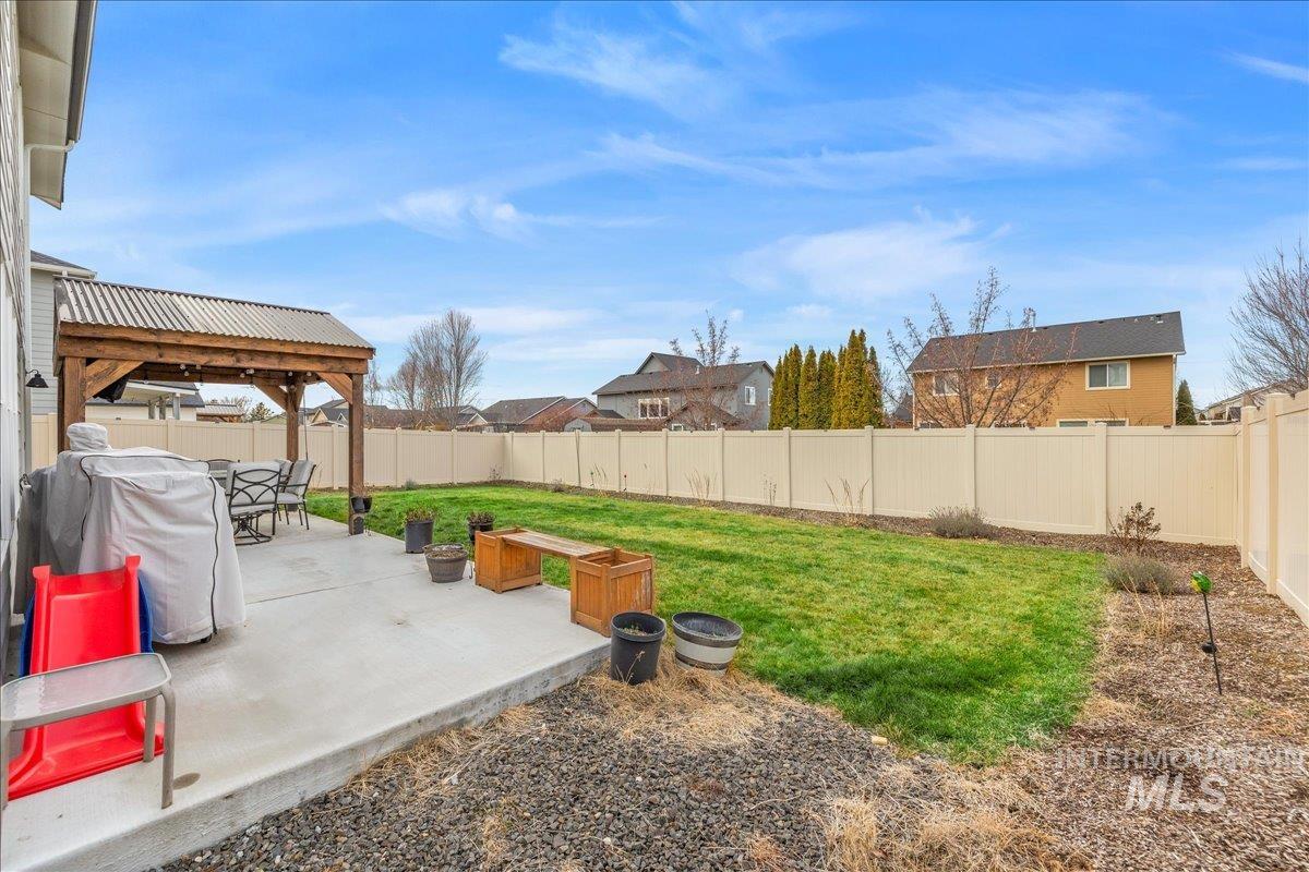 1217 N Bowknot Lake Ave, Star, Idaho 83669, 4 Bedrooms, 2.5 Bathrooms, Residential For Sale, Price $575,000,MLS 98971294