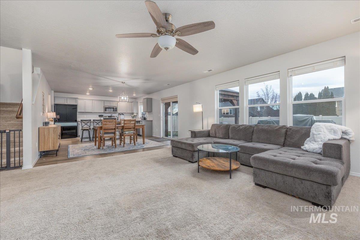 1217 N Bowknot Lake Ave, Star, Idaho 83669, 4 Bedrooms, 2.5 Bathrooms, Residential For Sale, Price $549,900, 98971294