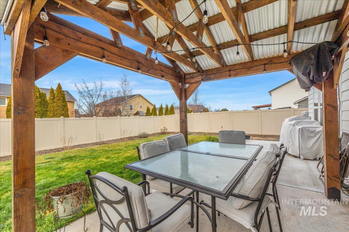 1217 N Bowknot Lake Ave, Star, Idaho 83669, 4 Bedrooms, 2.5 Bathrooms, Residential For Sale, Price $575,000,MLS 98971294