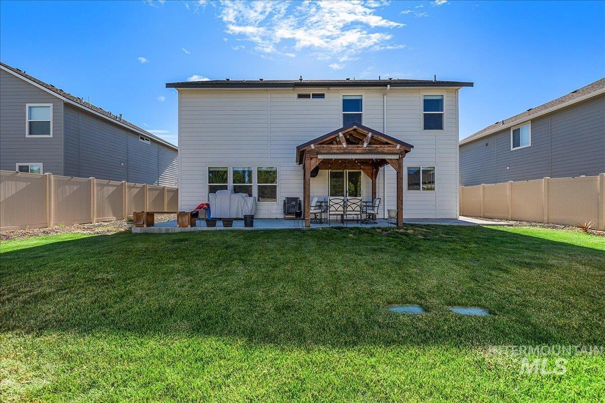 1217 N Bowknot Lake Ave, Star, Idaho 83669, 4 Bedrooms, 2.5 Bathrooms, Residential For Sale, Price $529,900, 98971294