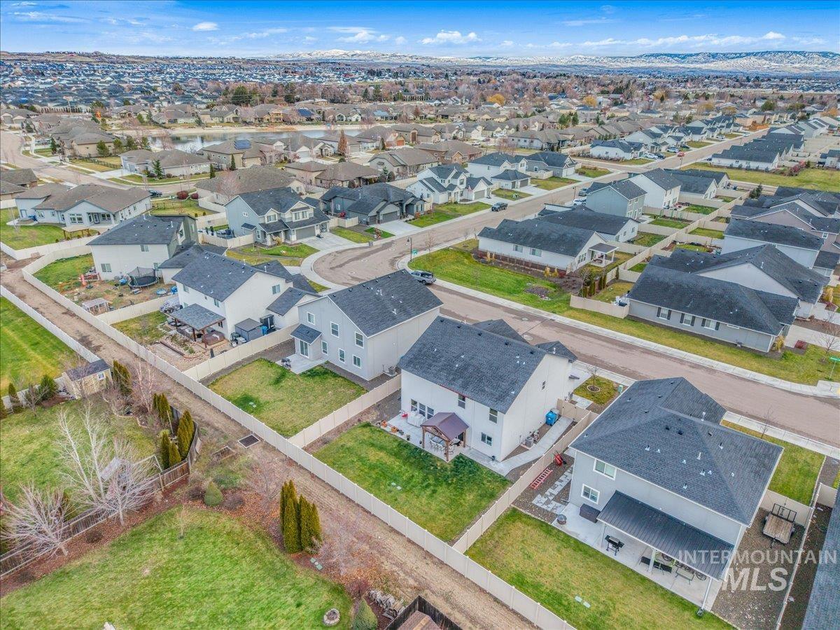 1217 N Bowknot Lake Ave, Star, Idaho 83669, 4 Bedrooms, 2.5 Bathrooms, Residential For Sale, Price $575,000,MLS 98971294