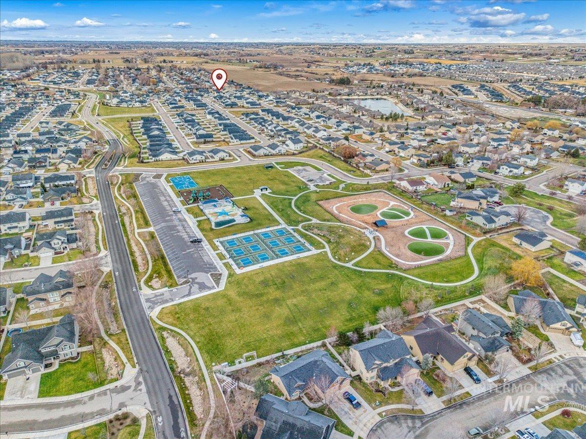 1217 N Bowknot Lake Ave, Star, Idaho 83669, 4 Bedrooms, 2.5 Bathrooms, Residential For Sale, Price $575,000,MLS 98971294