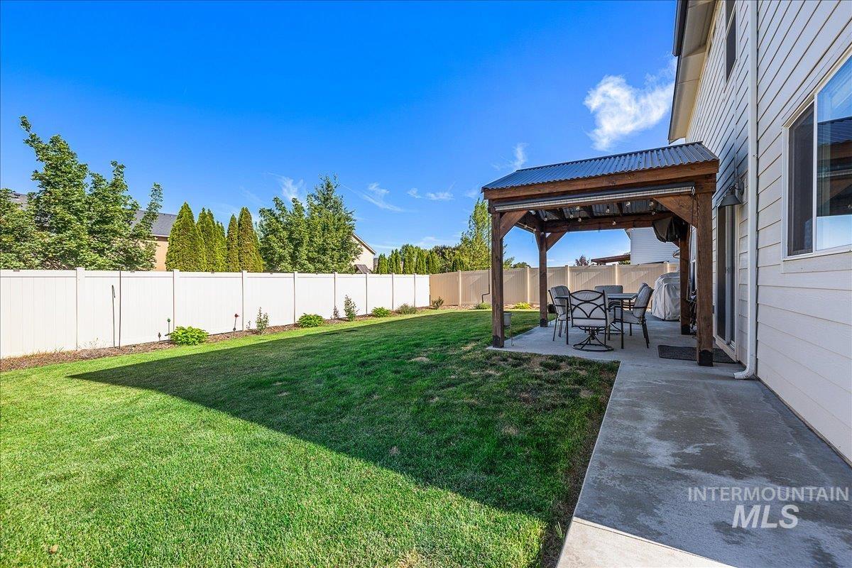 1217 N Bowknot Lake Ave, Star, Idaho 83669, 4 Bedrooms, 2.5 Bathrooms, Residential For Sale, Price $529,900, 98971294