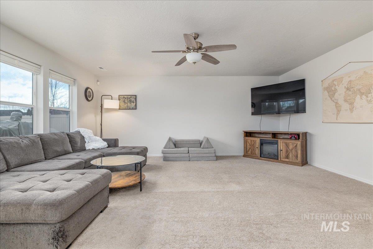 1217 N Bowknot Lake Ave, Star, Idaho 83669, 4 Bedrooms, 2.5 Bathrooms, Residential For Sale, Price $575,000,MLS 98971294