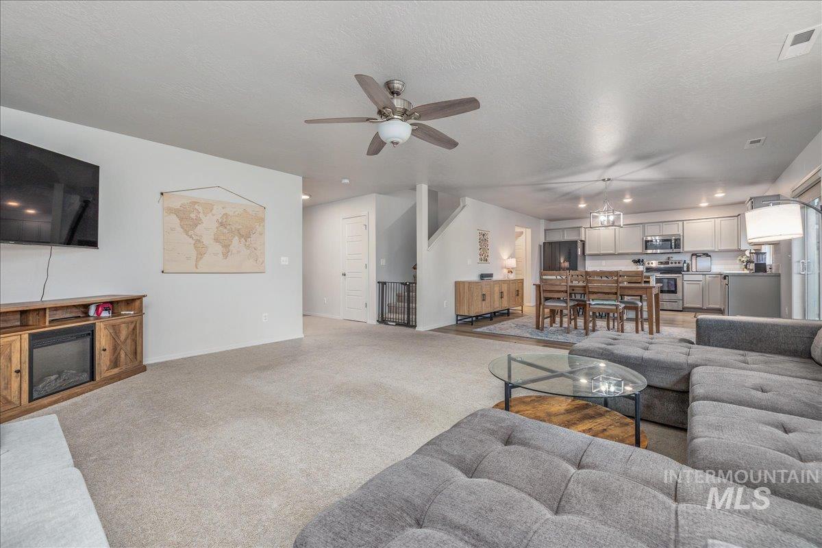 1217 N Bowknot Lake Ave, Star, Idaho 83669, 4 Bedrooms, 2.5 Bathrooms, Residential For Sale, Price $529,900, 98971294