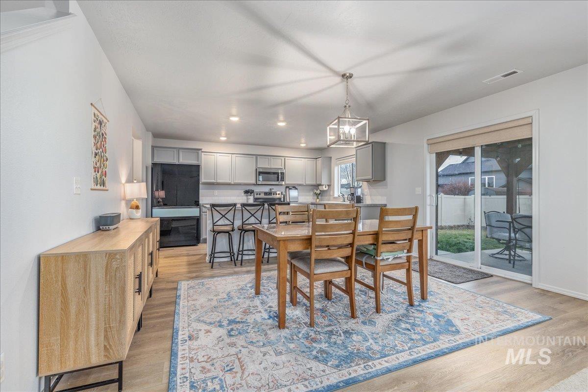 1217 N Bowknot Lake Ave, Star, Idaho 83669, 4 Bedrooms, 2.5 Bathrooms, Residential For Sale, Price $529,900, 98971294