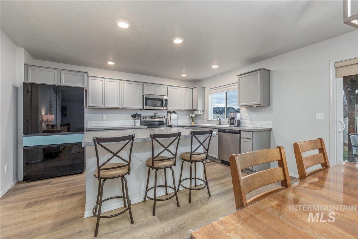 1217 N Bowknot Lake Ave, Star, Idaho 83669, 4 Bedrooms, 2.5 Bathrooms, Residential For Sale, Price $529,900, 98971294