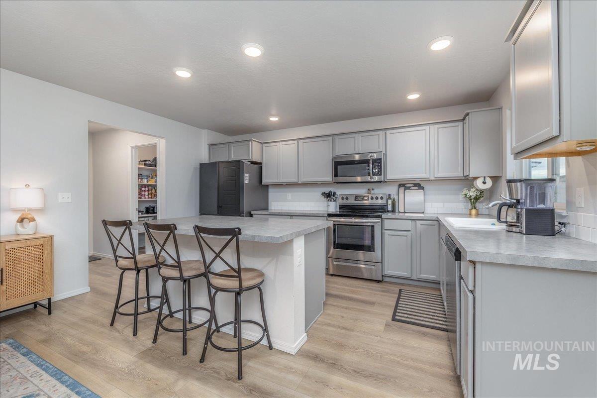 1217 N Bowknot Lake Ave, Star, Idaho 83669, 4 Bedrooms, 2.5 Bathrooms, Residential For Sale, Price $529,900, 98971294
