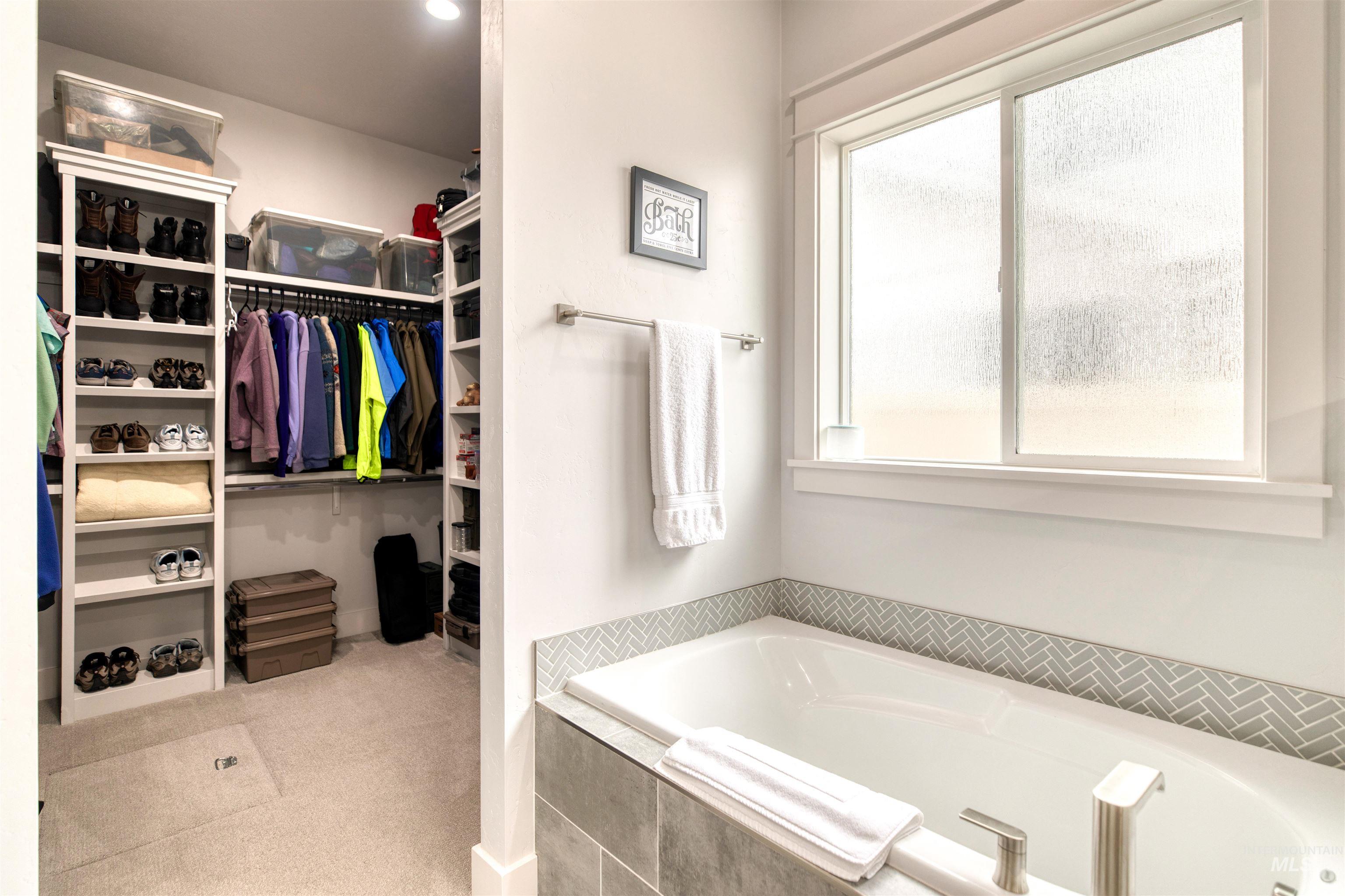 795 E Rio Chico Drive, Kuna, Idaho 83634, 4 Bedrooms, 2.5 Bathrooms, Residential For Sale, Price $649,900,MLS 98971295