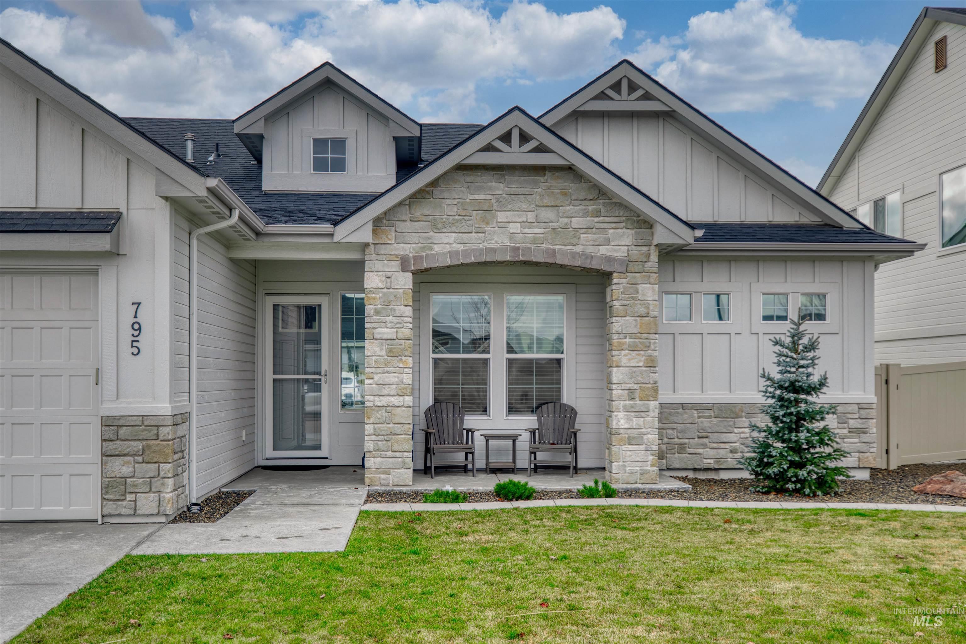 795 E Rio Chico Drive, Kuna, Idaho 83634, 4 Bedrooms, 2.5 Bathrooms, Residential For Sale, Price $649,900,MLS 98971295