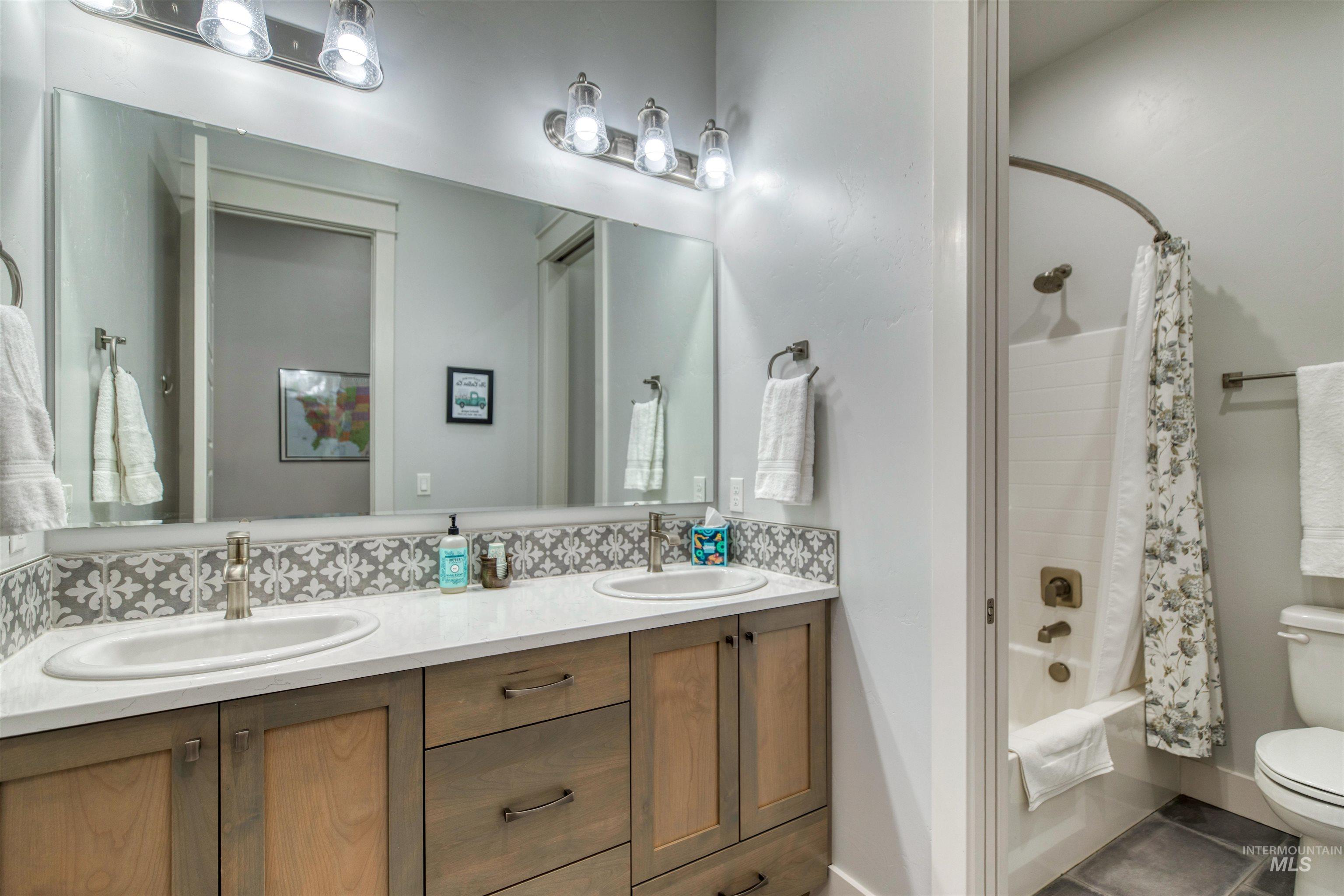 795 E Rio Chico Drive, Kuna, Idaho 83634, 4 Bedrooms, 2.5 Bathrooms, Residential For Sale, Price $649,900,MLS 98971295