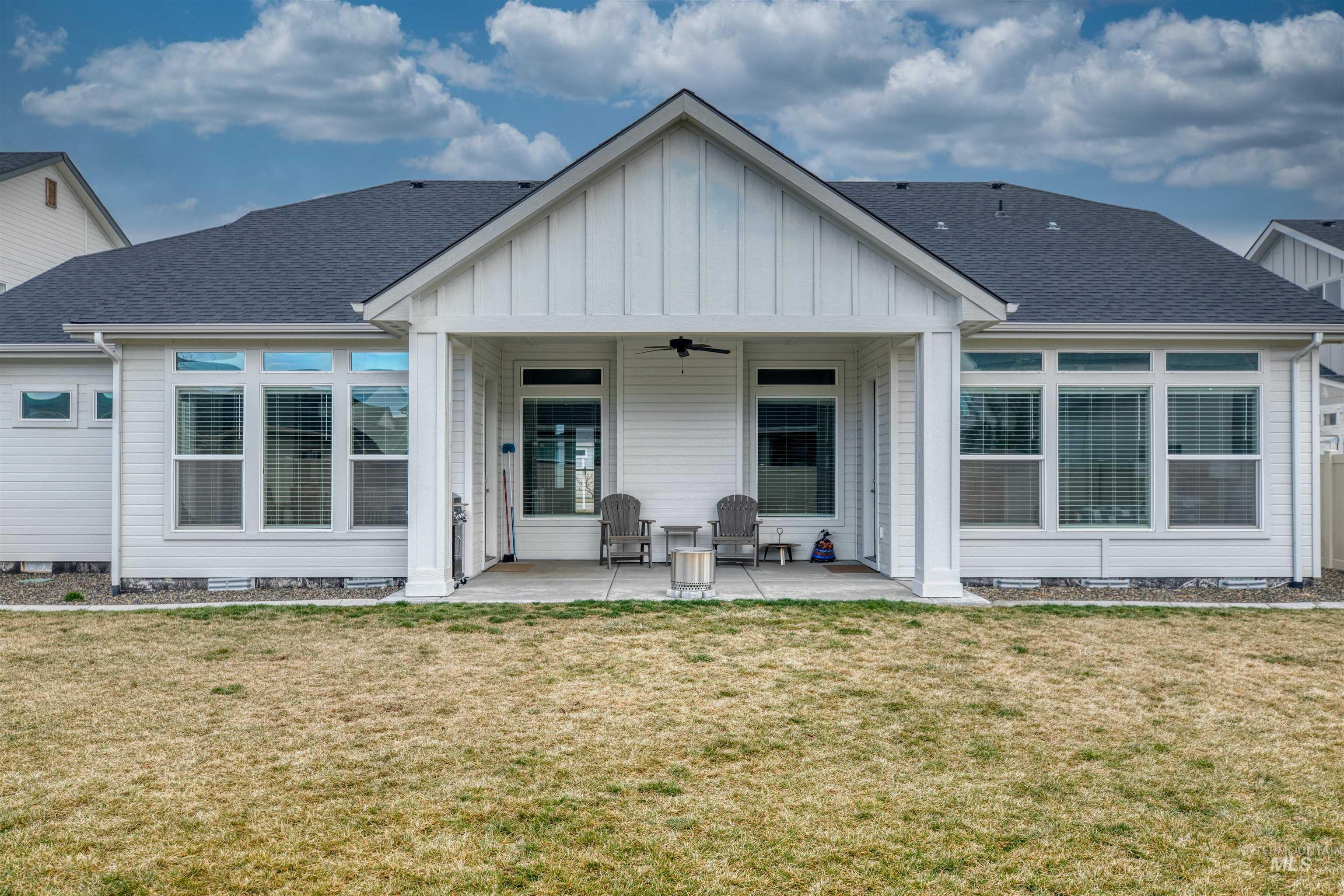 795 E Rio Chico Drive, Kuna, Idaho 83634, 4 Bedrooms, 2.5 Bathrooms, Residential For Sale, Price $649,900,MLS 98971295