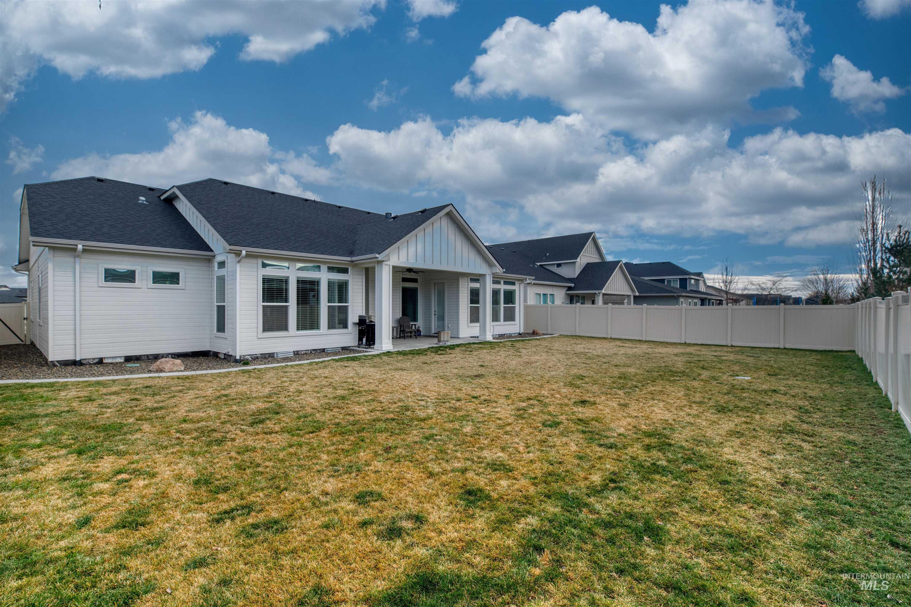 795 E Rio Chico Drive, Kuna, Idaho 83634, 4 Bedrooms, 2.5 Bathrooms, Residential For Sale, Price $649,900,MLS 98971295