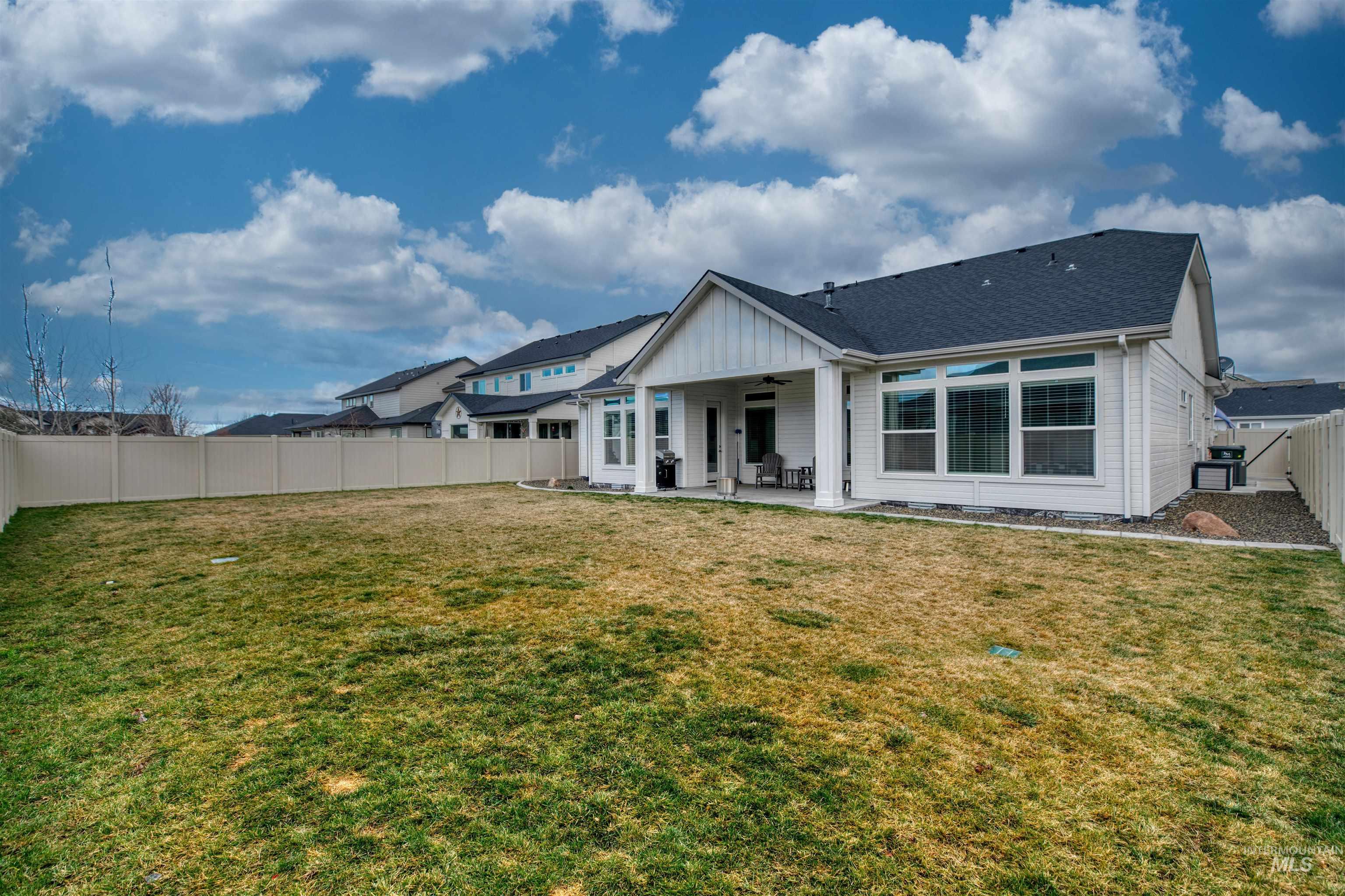 795 E Rio Chico Drive, Kuna, Idaho 83634, 4 Bedrooms, 2.5 Bathrooms, Residential For Sale, Price $649,900,MLS 98971295