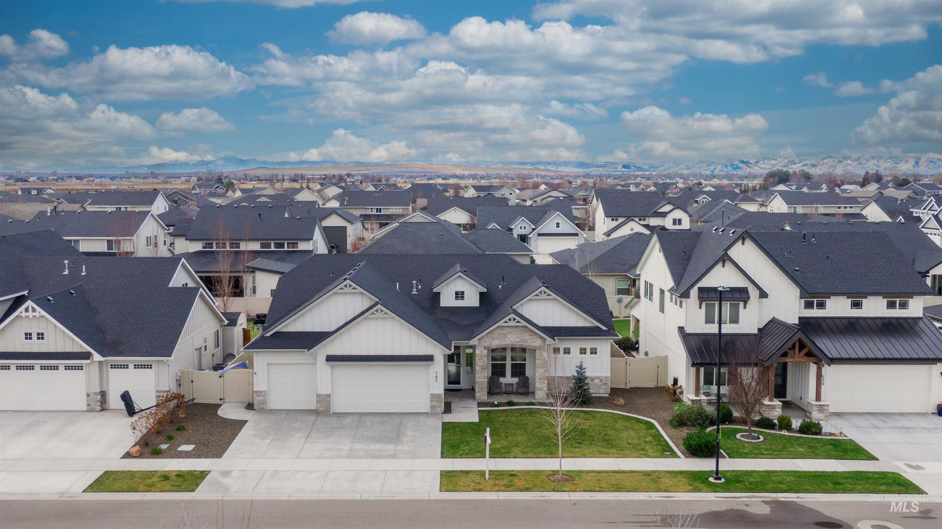 795 E Rio Chico Drive, Kuna, Idaho 83634, 4 Bedrooms, 2.5 Bathrooms, Residential For Sale, Price $649,900,MLS 98971295